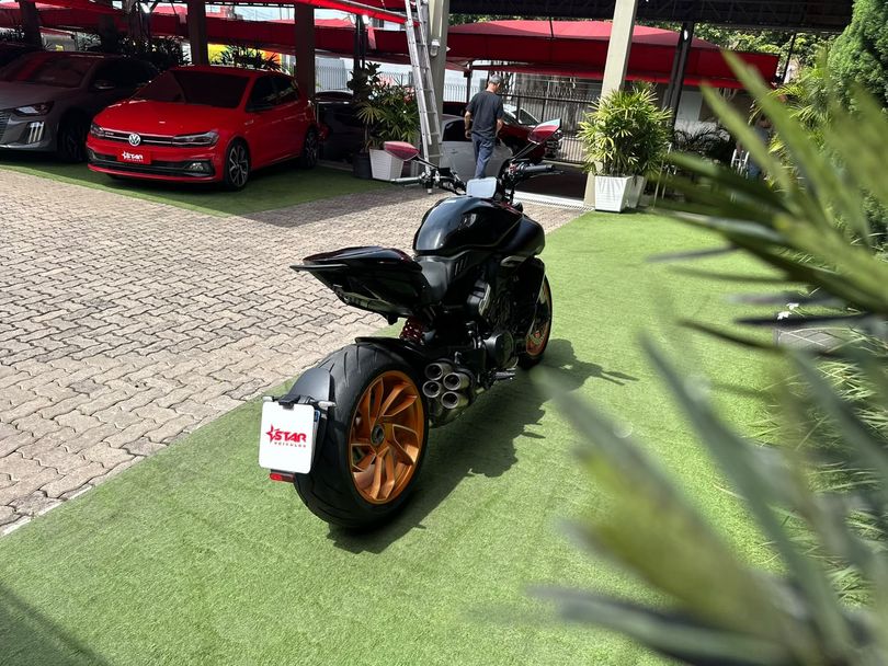 Ducati DIAVEL V4 1158