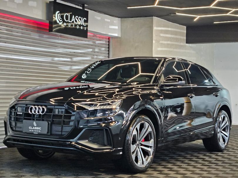 Audi Q8 Perf.Black 3.0 TFSI Quat. S-tr/(Híb.)