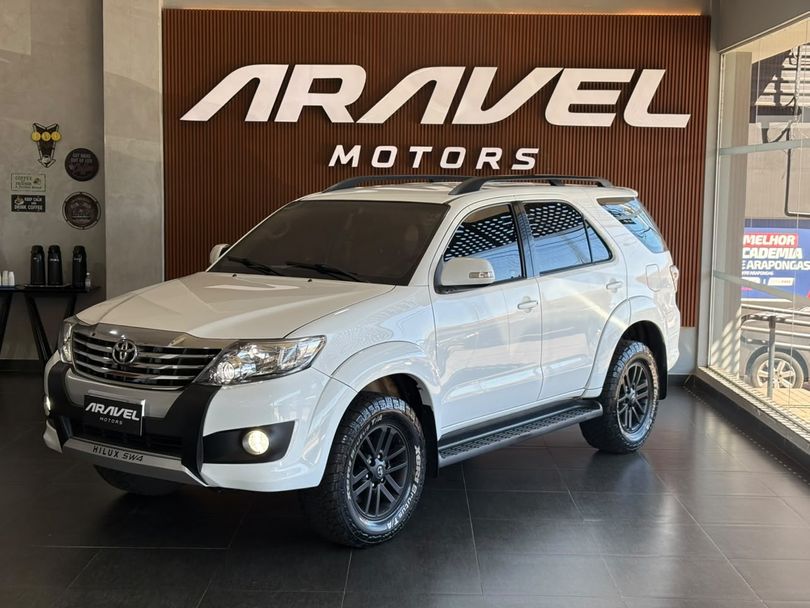 Toyota Hilux SW4 SR 4x2 2.7/ 2.7 Flex 16V Aut.