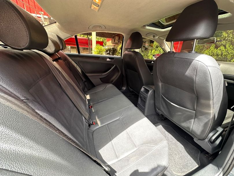 VolksWagen JETTA Comfortline 2.0 T.Flex 8V 4p Tipt.