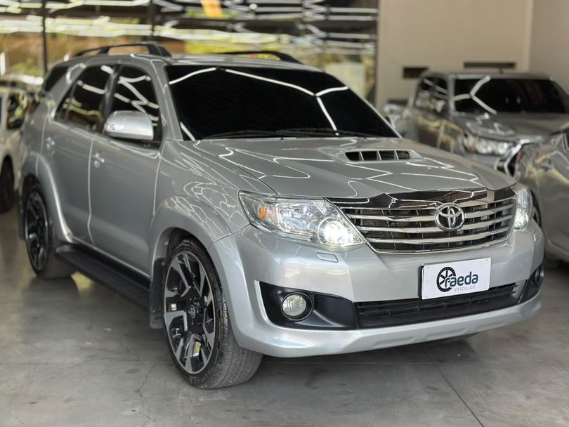 Toyota Hilux SW4 SRV D4-D 4x4 3.0 TDI Dies. Aut