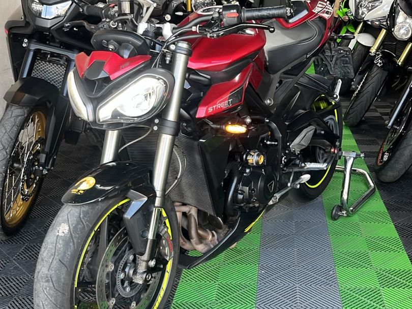 TRIUMPH STREET TRIPLE 765 RS