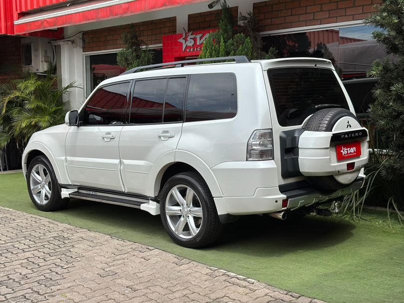 Mitsubishi Pajero HPE Full 3.2 4x4 T.I.Dies. 5p Aut