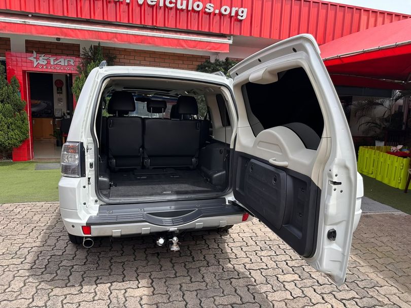 Mitsubishi Pajero HPE Full 3.2 4x4 T.I.Dies. 5p Aut