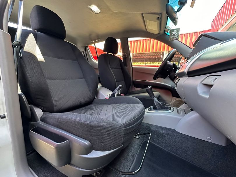 Mitsubishi L200 Triton HLS 2.4 Flex 16V CD Mec.