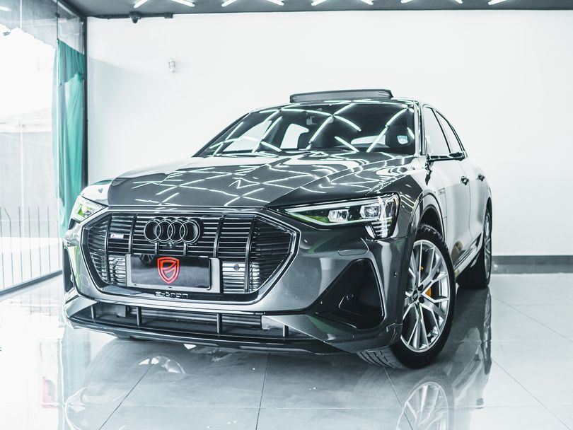 Audi E-TRON Performa. Black Aut. (Elétrico)
