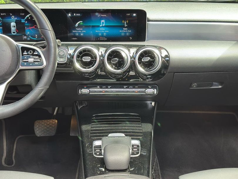 Mercedes 1.3 CGI GASOLINA ADVANCE SEDAN 7G-DCT