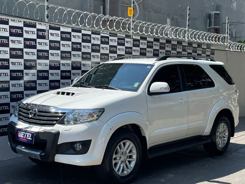 Toyota Hilux SW4 SRV D4-D 4x4 3.0 TDI Dies. Aut
