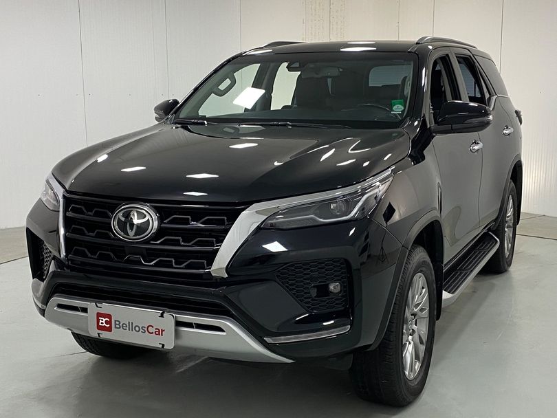 Toyota Hilux SW4 SRX 4x4 2.8 TDI 16V Dies. Aut.