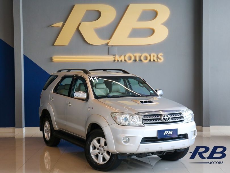 Toyota Hilux SW4 SRV D4-D 4x4 3.0 TDI Dies. Aut