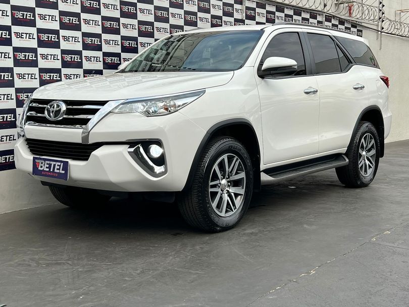 Toyota Hilux SW4 SRV 4x2 2.7 Flex 16V Aut.