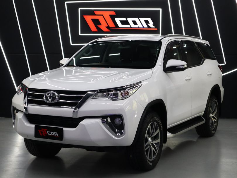 Toyota Hilux SW4 SR 4x2 2.7/ 2.7 Flex 16V Aut.