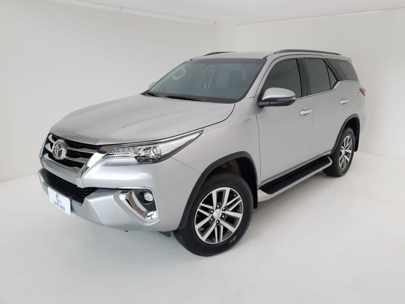 Toyota Hilux SW4 SRX 4x4 2.8 TDI 16V Dies. Aut.