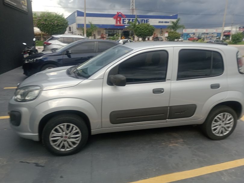 Fiat UNO ATTRACTIVE 1.0 Flex 6V 5p