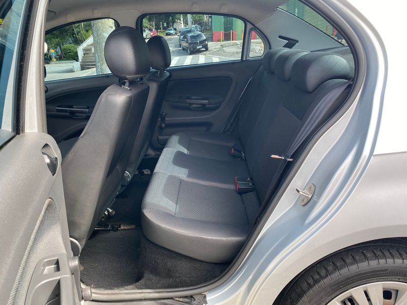 VolksWagen VOYAGE 1.6 MSI Flex 8V 4p