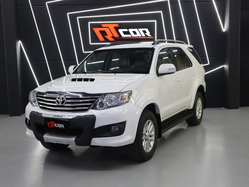 Toyota Hilux SW4 SRV D4-D 4x4 3.0 TDI Dies. Aut