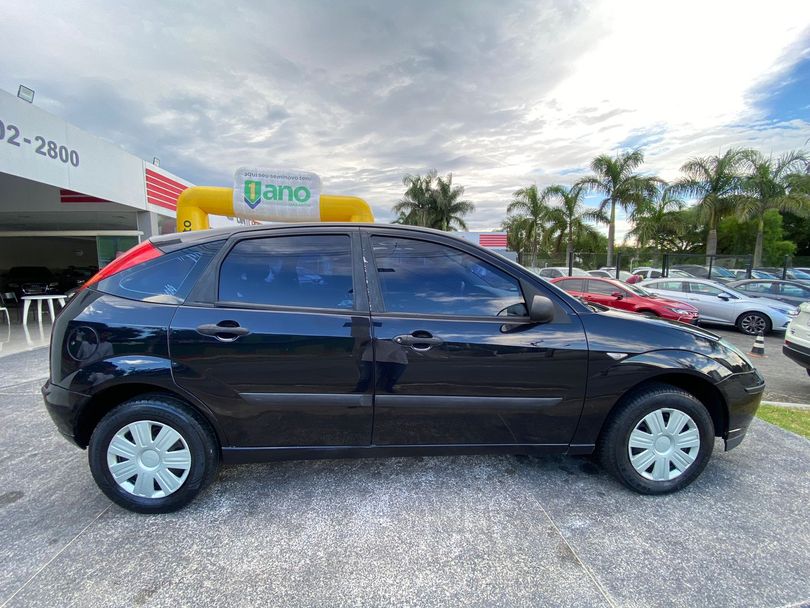 Ford Focus 1.6 S/SE/SE Plus Flex 8V/16V  5p