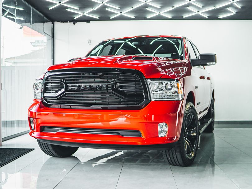 RAM CLASSIC LARAMIE NIGHT ED. 5.7 4X4 Aut.