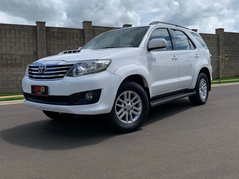 Toyota Hilux SW4 SRV D4-D 4x4 3.0 TDI Dies. Aut