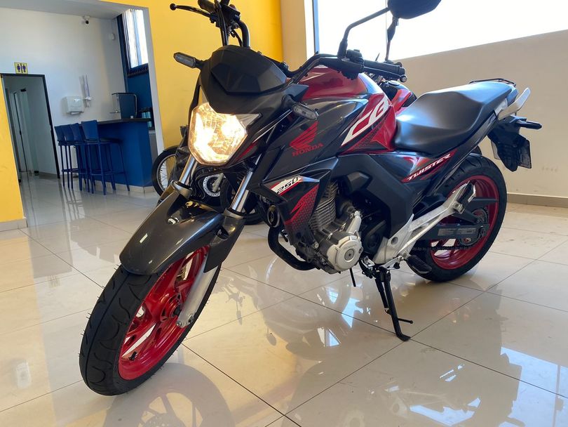 Honda TWISTER CBS