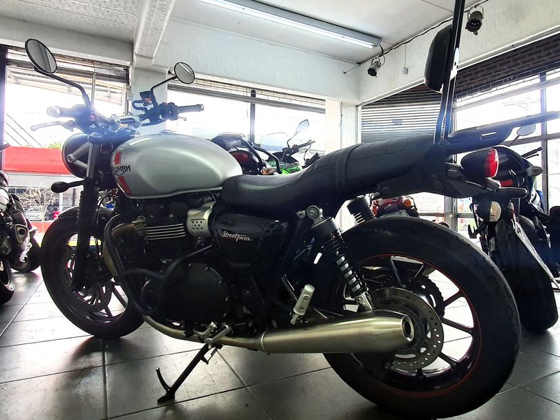 TRIUMPH STREET  TWIN 900cc