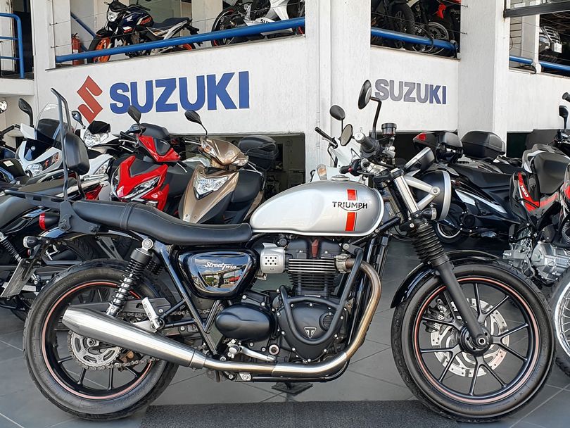 TRIUMPH STREET  TWIN 900cc