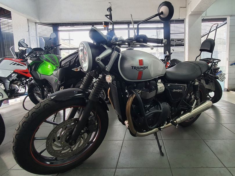TRIUMPH STREET  TWIN 900cc
