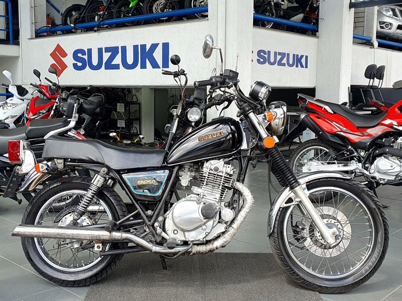 SUZUKI INTRUDER 250