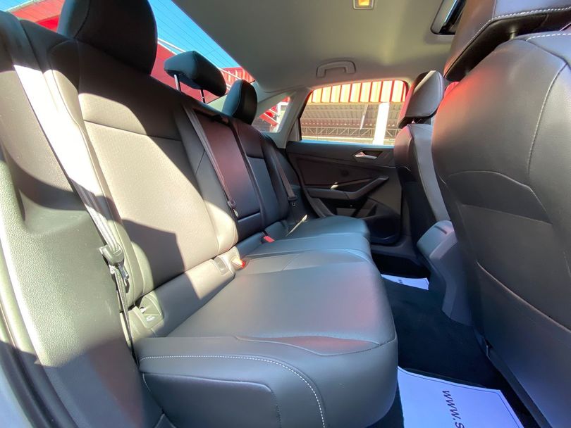 VolksWagen JETTA Comfort. 250 TSI 1.4 Flex 16v Aut.