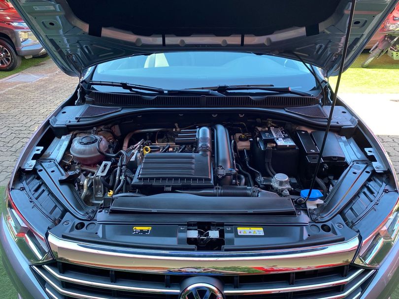 VolksWagen JETTA Comfort. 250 TSI 1.4 Flex 16v Aut.