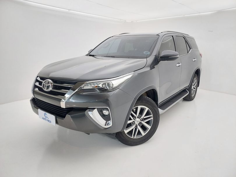 Toyota Hilux SW4 SRX 4x4 2.8 TDI 16V Dies. Aut.