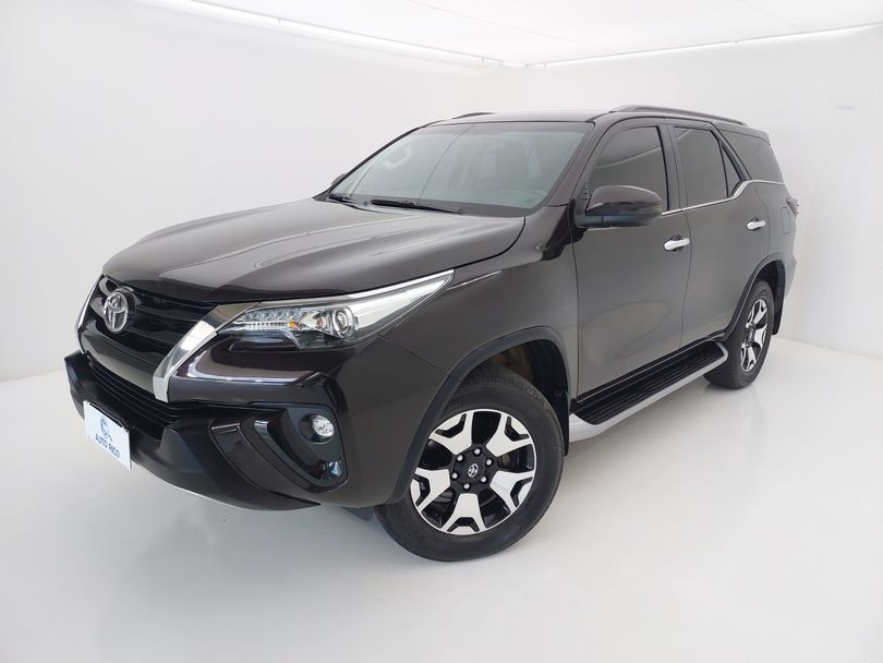 Toyota Hilux SW4 SRX 4x4 2.8 TDI 16V Dies. Aut.