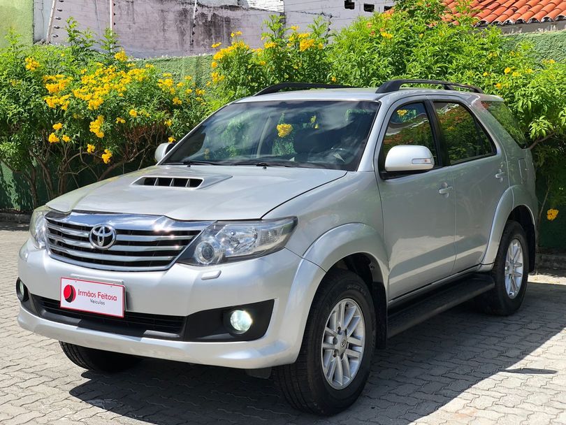 Toyota Hilux SW4 SRV D4-D 4x4 3.0 TDI Dies. Aut