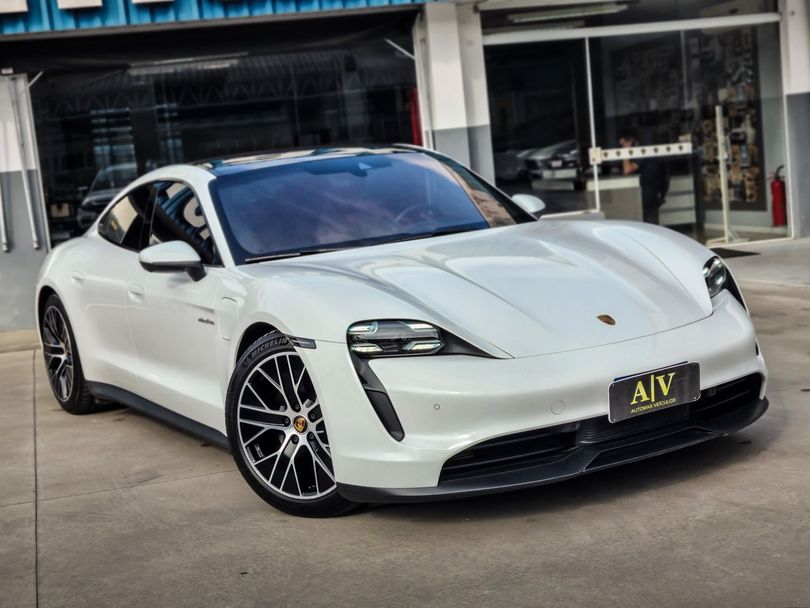 Porsche Taycan 4S (Elétrico)