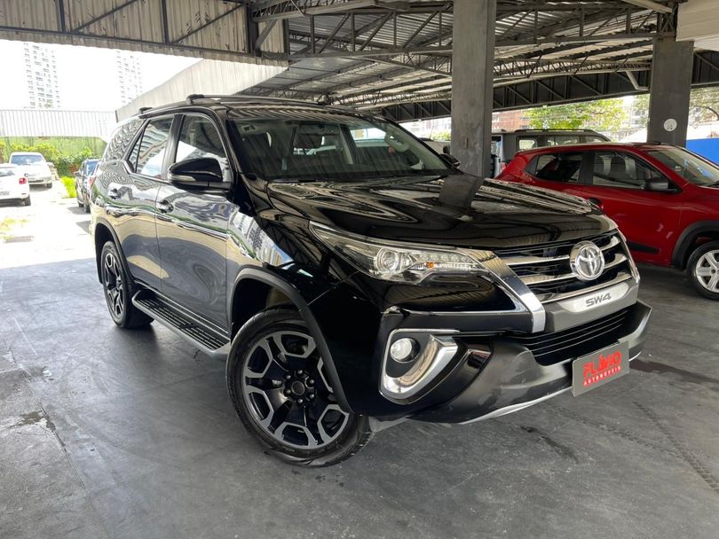 Toyota Hilux SW4 SRX 4x4 2.8 TDI 16V Dies. Aut.