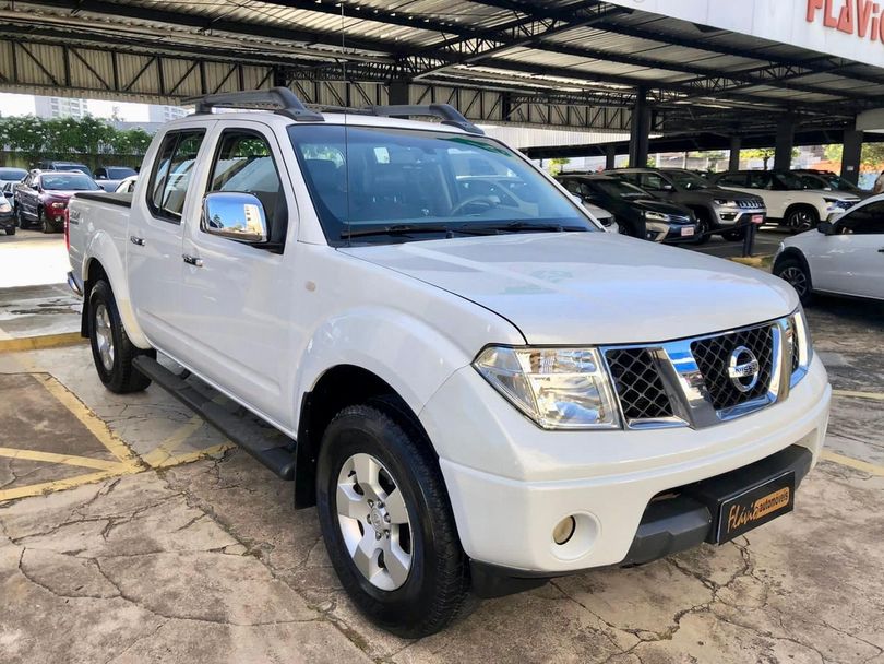 NISSAN 2.5 LE 4X4 CD TURBO ELETRONIC DIESEL 4P AUTOMÁTICO