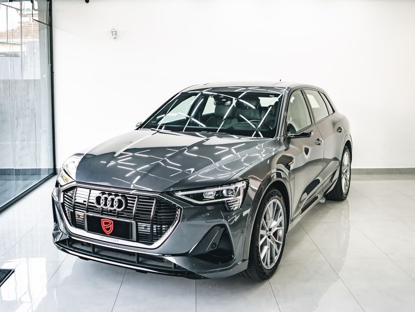 Audi E-TRON Performa. Black Aut. (Elétrico)