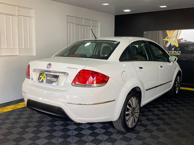 Fiat LINEA ESSENCE 1.8 Flex 16V 4p