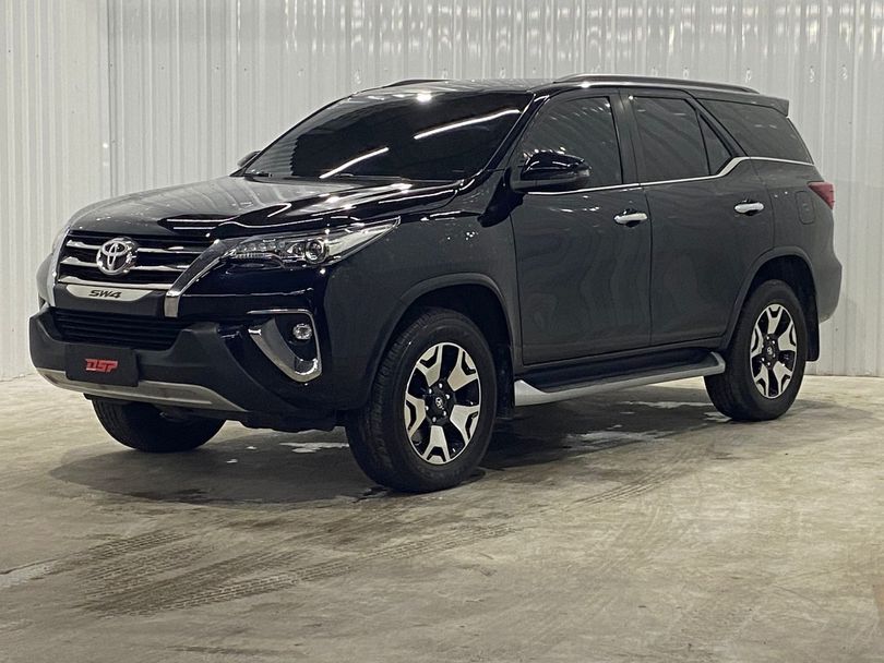 Toyota Hilux SW4 SRX Diamo. 4x4 2.8 TB Die Aut.