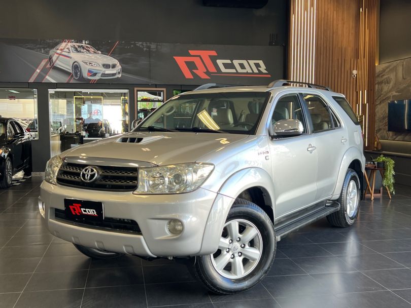 Toyota Hilux SW4 SRV D4-D 4x4 3.0 TDI Dies. Aut