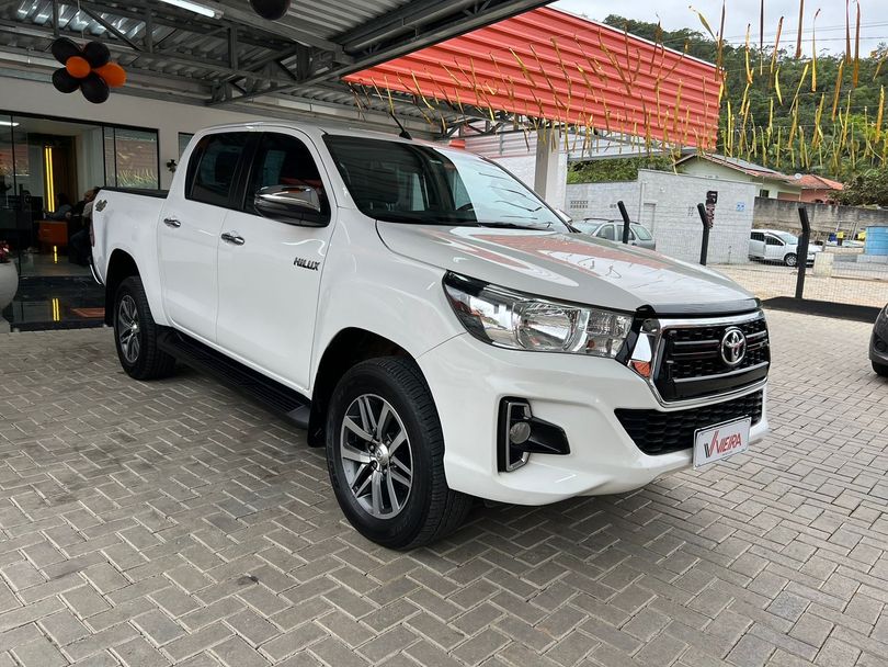 Toyota Hilux CD SRV 4x4 2.7 Flex 16V Aut.