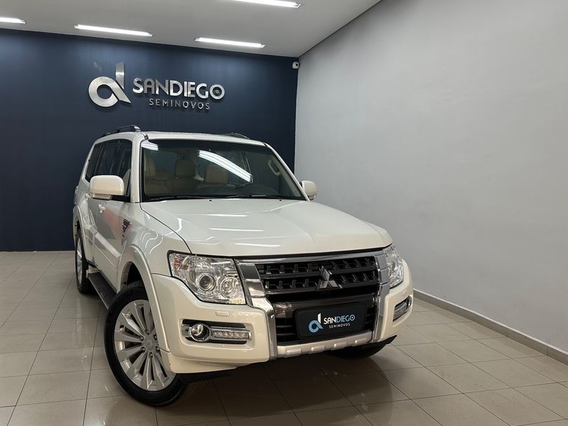 Mitsubishi Pajero HPE 3.2 4x4 T.I. Dies. 5p Aut.