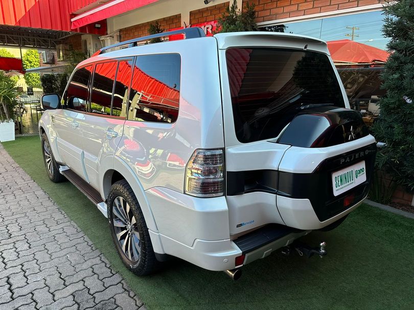 Mitsubishi Pajero HPE Full 3.2 4x4 T.I.Dies. 5p Aut