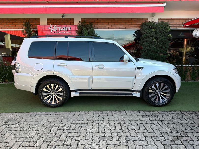 Mitsubishi Pajero HPE Full 3.2 4x4 T.I.Dies. 5p Aut