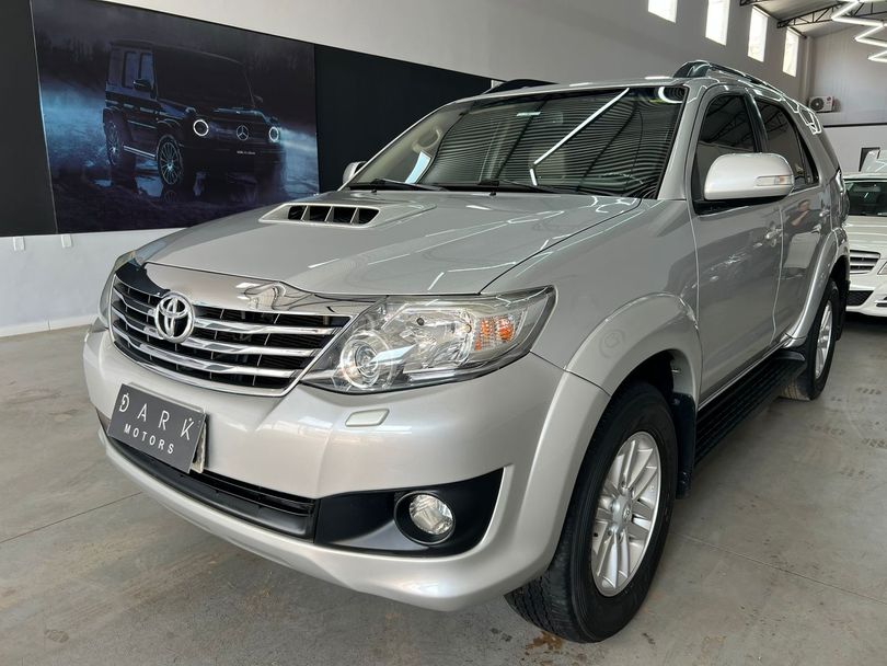 Toyota Hilux SW4 SRV D4-D 4x4 3.0 TDI Dies. Aut