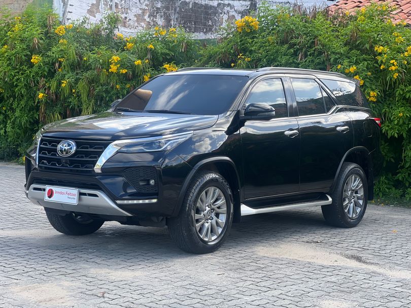 Toyota Hilux SW4 SRX 4x4 2.8 TDI 16V Dies. Aut.