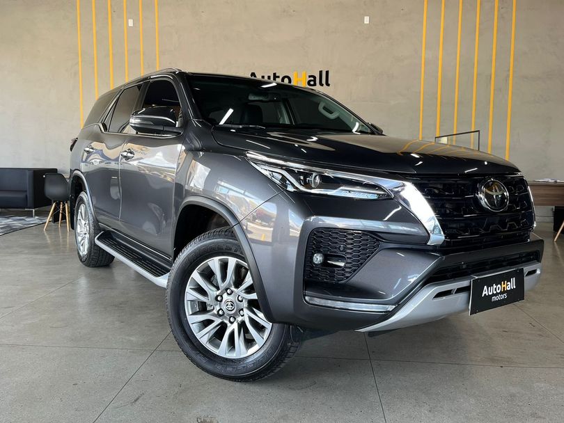 Toyota Hilux SW4 SRX 4x4 2.8 TDI 16V Dies. Aut.