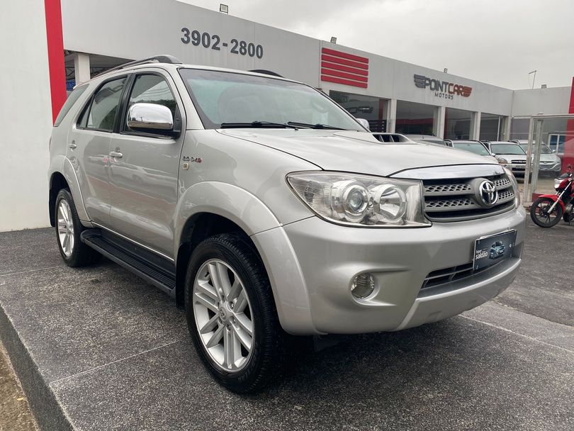 Toyota Hilux SW4 SRV D4-D 4x4 3.0 TDI Dies. Aut