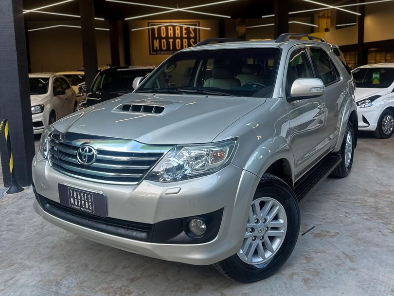 Toyota Hilux SW4 SRV D4-D 4x4 3.0 TDI Dies. Aut