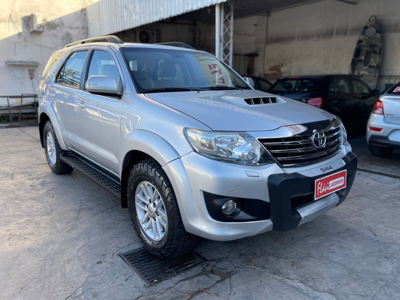 Toyota Hilux SW4 SRV D4-D 4x4 3.0 TDI Dies. Aut